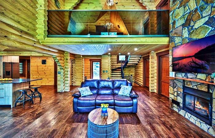 Log Chalet at Camelback Great Room and Loft