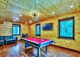 Log Chalet at Camelback Pool Table