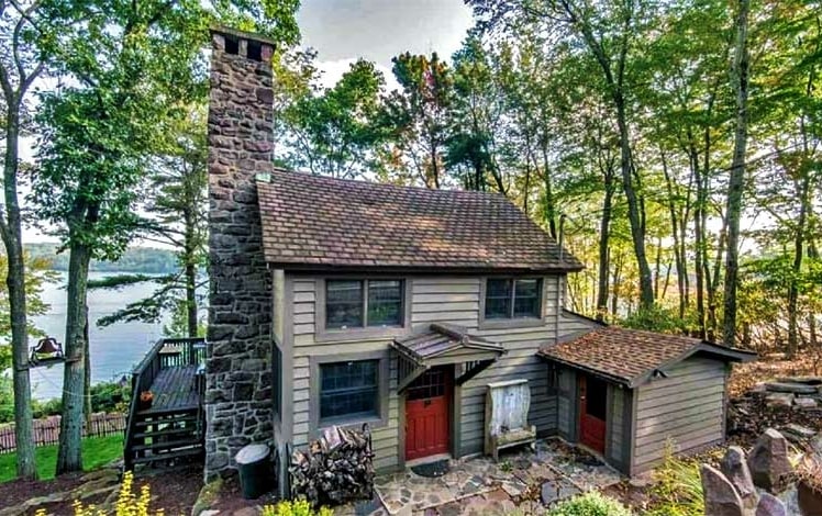 Lovey Lake Front Cabin on Lake Harmony Exterior