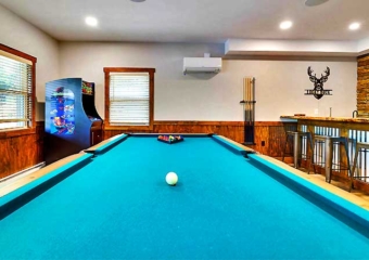 Lucky Buck Pool Table