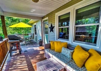Lucky Lane Cottage Deck