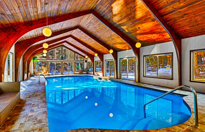 Luxury House in Henryville Indoor Pool