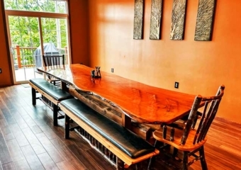 Luxury Lakefront House Dining Table