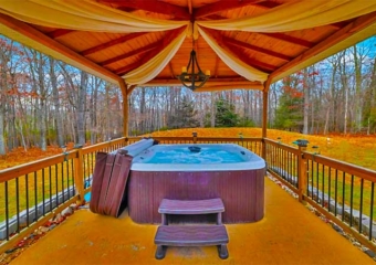 Luxury Retreat Hot Tub
