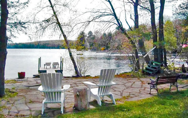 Martins-Lakefront-Cottages-view-lake