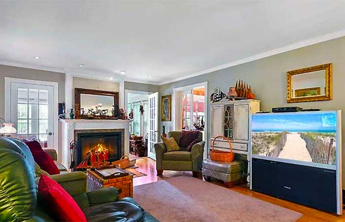 Milford 1920s Classic Living Room