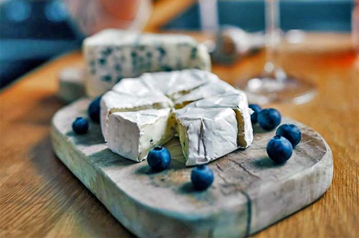 Milford Wine and Cheese Brie and Gorgonzola