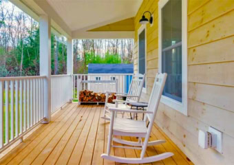 Modern Farmhouse Near Bethel Woods Porch