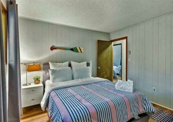 Modern Mountain Retreat Home Bedroom