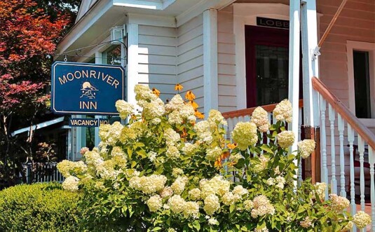 Moonriver Inn Front Exterior