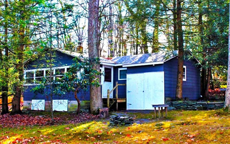 Mosier Road Cabin Exterior