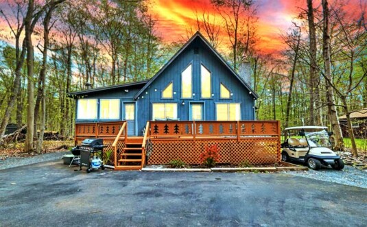 Mountain Chalet in Locust Lake Village Exterior