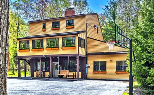 Mountain House Lake Harmony Exterior