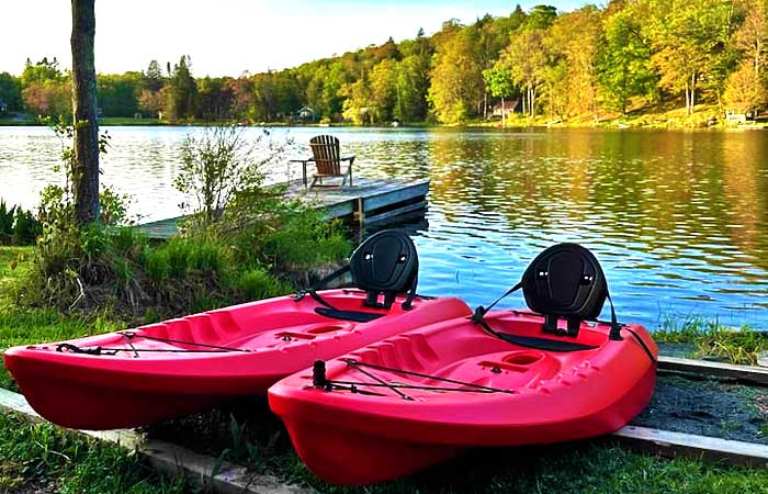 Mountain Lakefront Cabin Kayaks