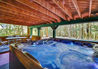 Mt Maplewood Lodge Hot Tub