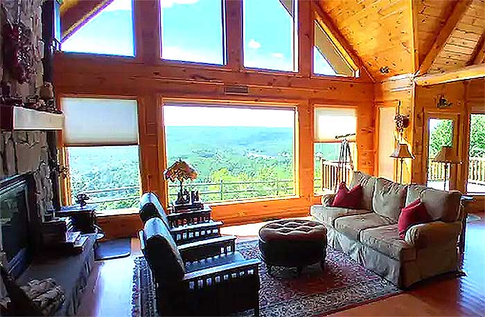 Narrowsburg's Pinnacle Lodge Living Room