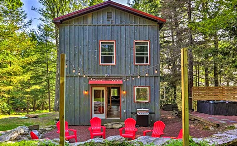 North Lake Cabin exterior and hot tub