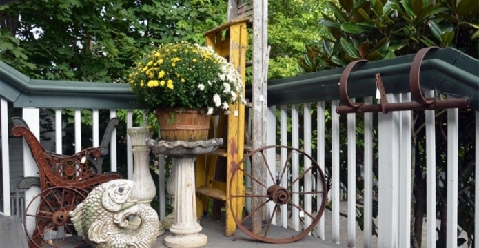 Old Lumberyard Antiques porch with wagon wheel