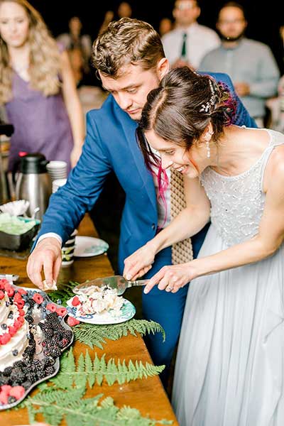 Old-School-Farm-Weddings-couple-with-cake