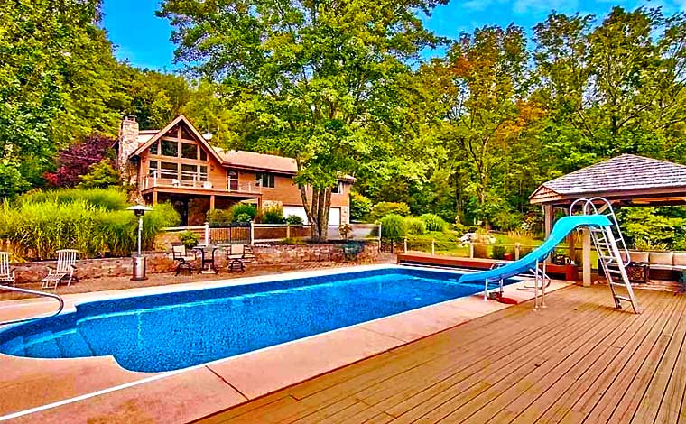 Paradise Pocono Exterior and Pool