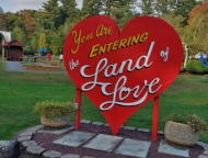 Paradise Stream Resort land of love-sign