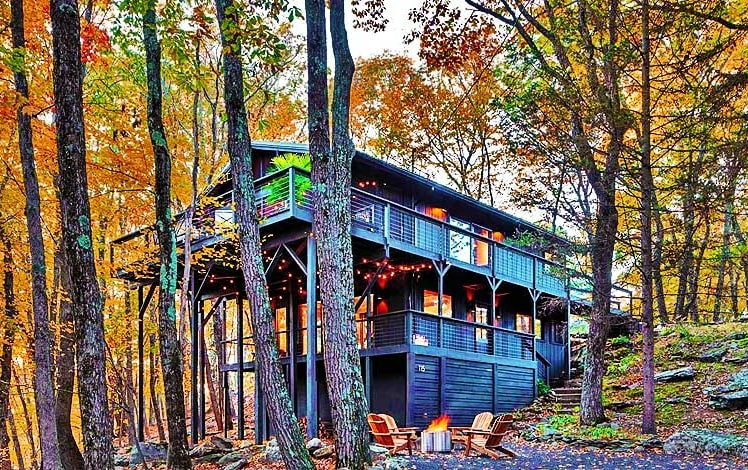 Peaceful Chalet in the Treetops Exterior