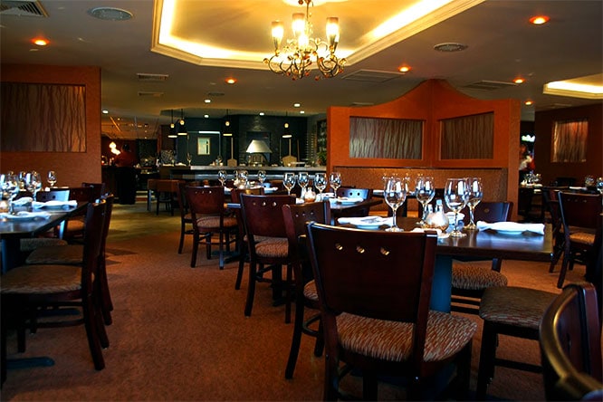 Peppe's-Italian-Bistro-dining-room