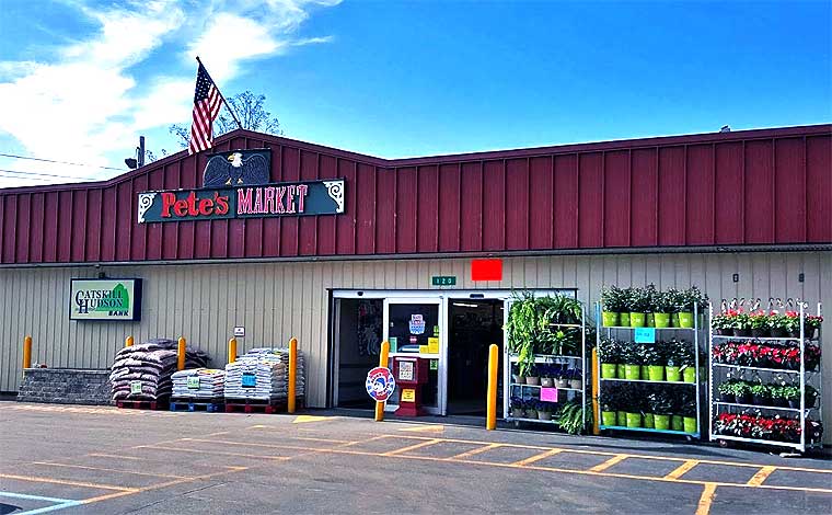 Pete's Market of Narrowsburg Exterior