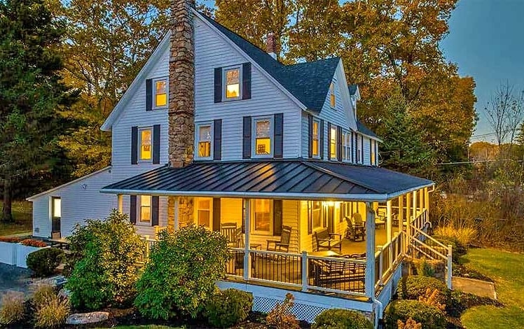 Pine Hill Lodge Exterior at Dusk