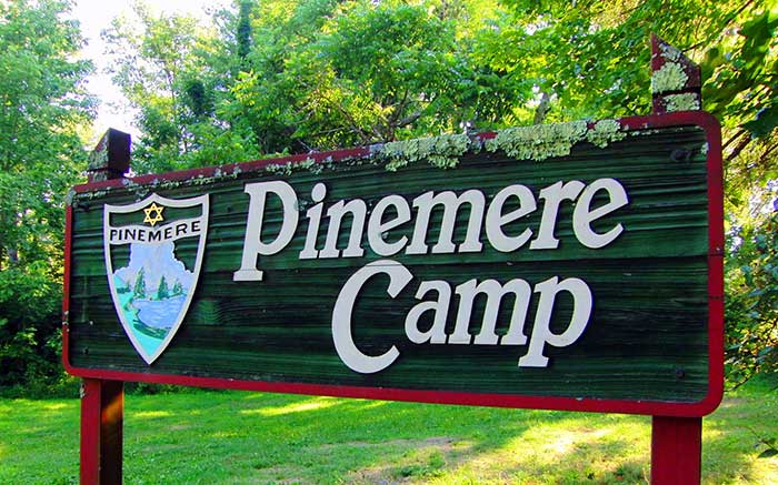 Pinemere-summer-camp-welcoming-sign
