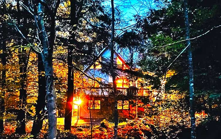 Pocono Chalet Holiday Exterior