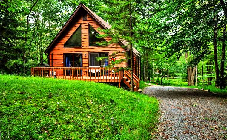 Pocono Getaway Chalet Exterior