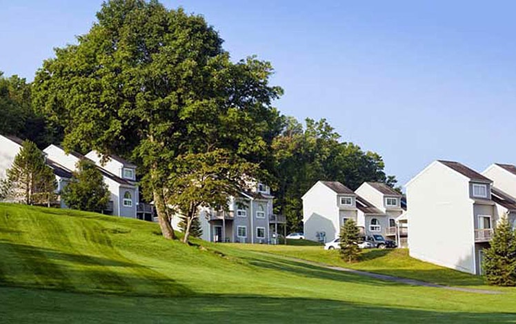 Pocono-Mountain-Villas-by-Exploria-golf-course