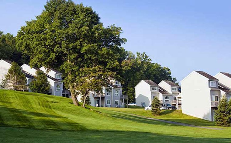 Pocono-Mountain-Villas-by-Exploria-golf-course