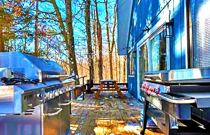 Poconos Cozy Chalet Deck