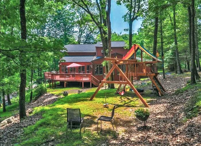 Poconos Retreat Hot Tub Spa back yard