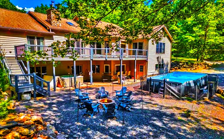 Pondside Playhouse Exterior