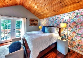 Private Lakefront Cottage Bedroom