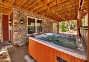 Red Rock in Lake Harmony Hot Tub