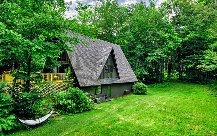 Riverside Cabin Exterior