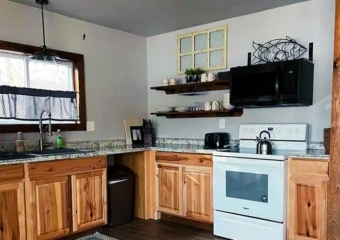 Riverside Cozy Cabin kitchen