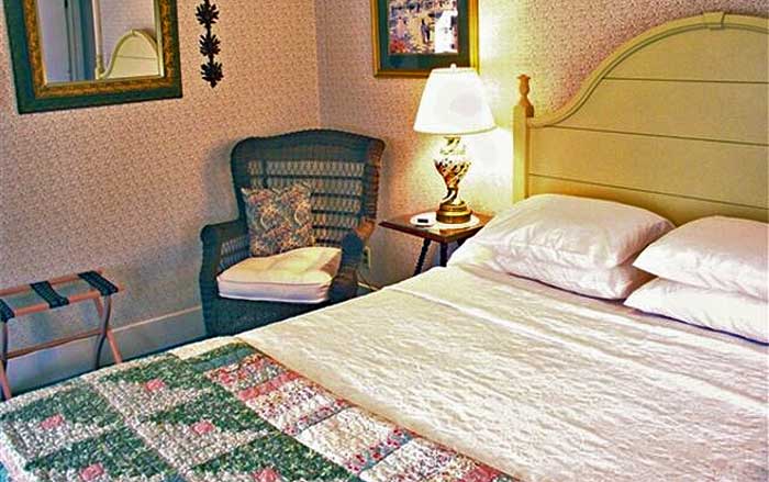 Roebling Inn Bedroom