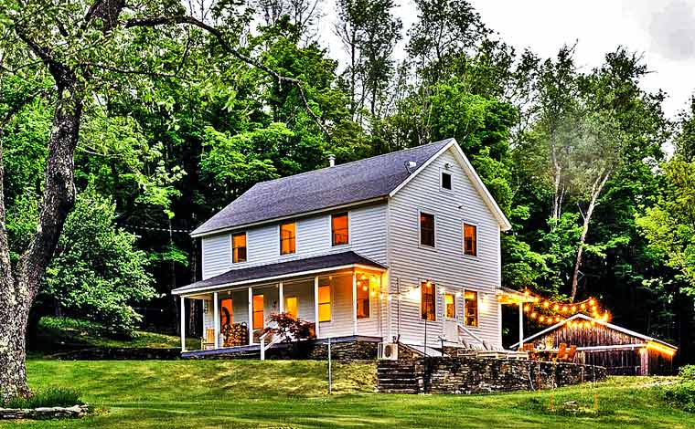 Roscoe Farmhouse Exterior