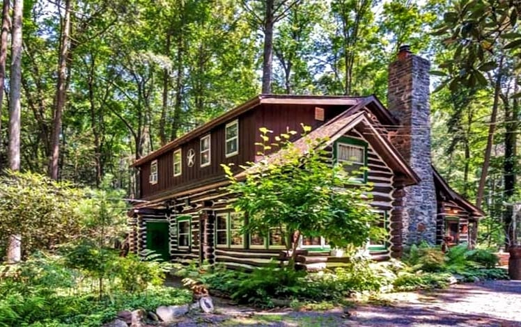 Rustic Rest 1939 Cabin Exterior