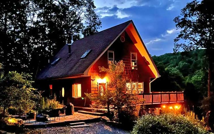 Sawkill Creek Cottage exterior at night