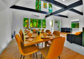 Secluded Cresco Creek House Dining Area