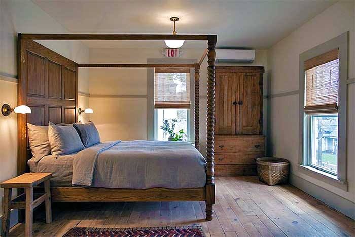 Seminary Hill Boarding House bedroom