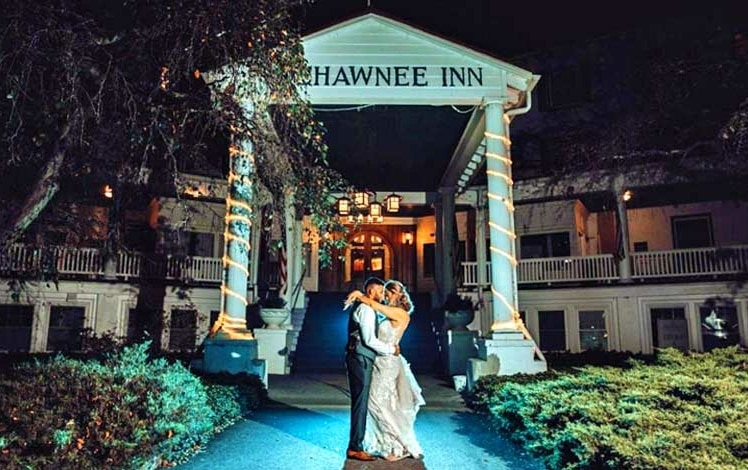 Shawnee Inn and Golf Resort Wedding couple at entrance