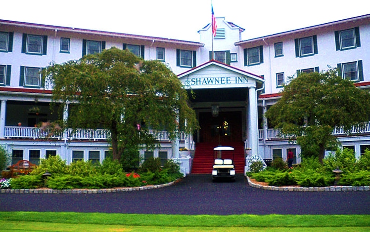 Shawnee-Inn-and-Golf-Resort-exterior-front-of-main-building