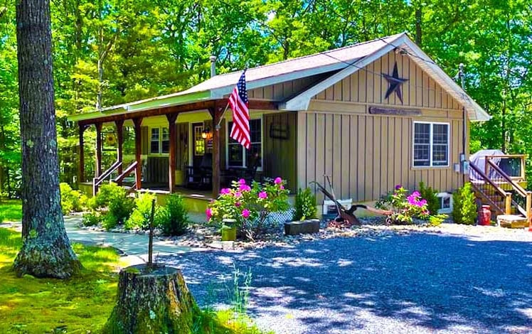 Shohola Cozy Cabin Exterior